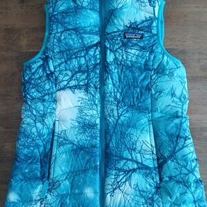 Patagonia Turqoise Tree Pattern Vest